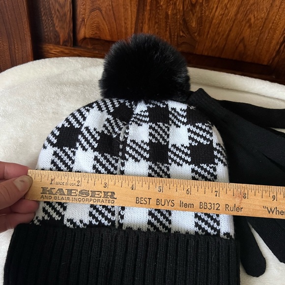 London Fog Hat & Glove Set, Faux Fur with Thermal Plush Lining, new with tag - Picture 3 of 8